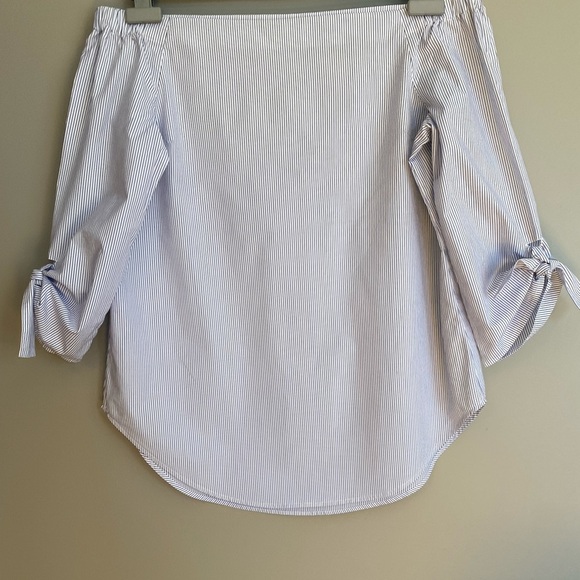 Aritzia Babaton Off the Shoulder Blouse Striped Size XS Cotton - Picture 2 of 8